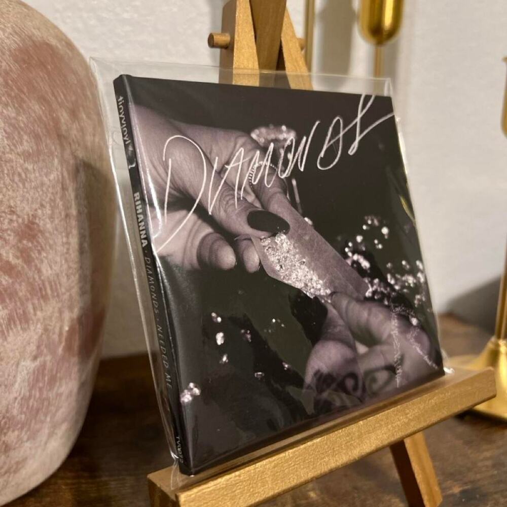 Rihanna - Diamonds/Needed Me Tiny Vinyl 4" Record